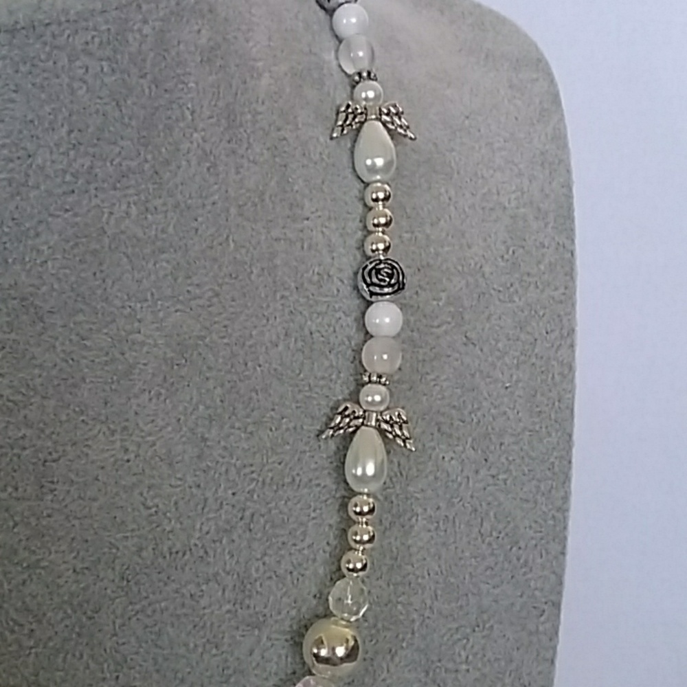 Angel and roses white & silver beaded necklace - Picture 3 of 3